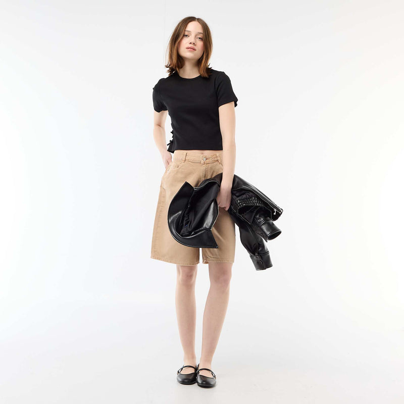 Tee-shirt cropped côtelé avec noeuds