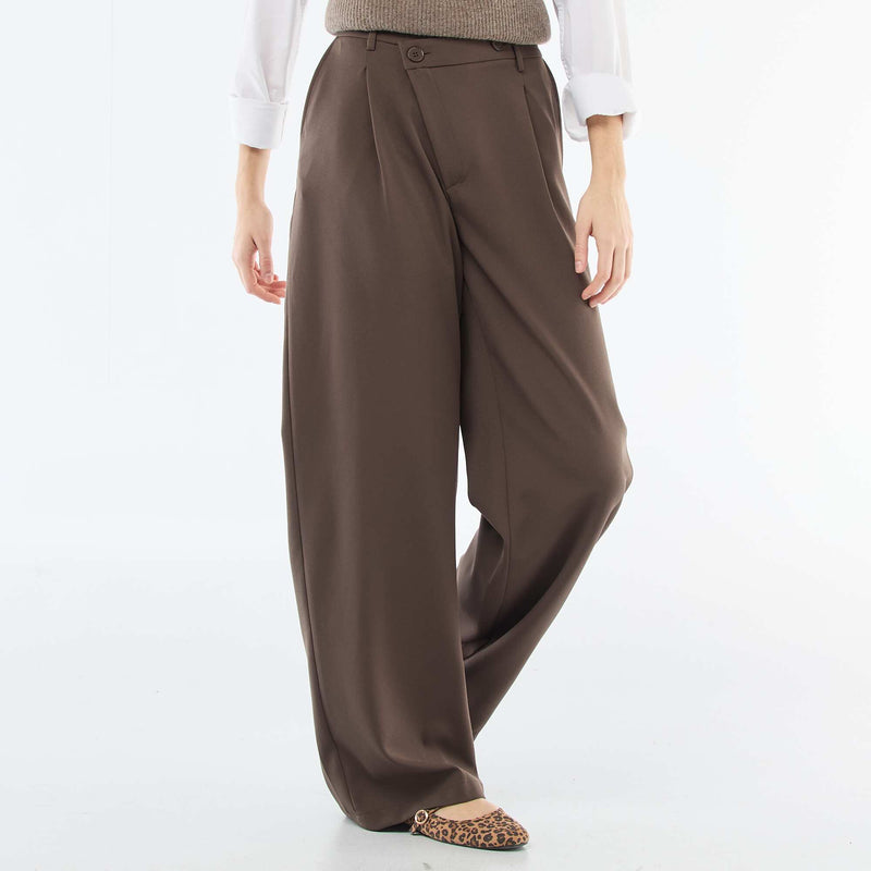 Pantalon large ouverture asymétrique