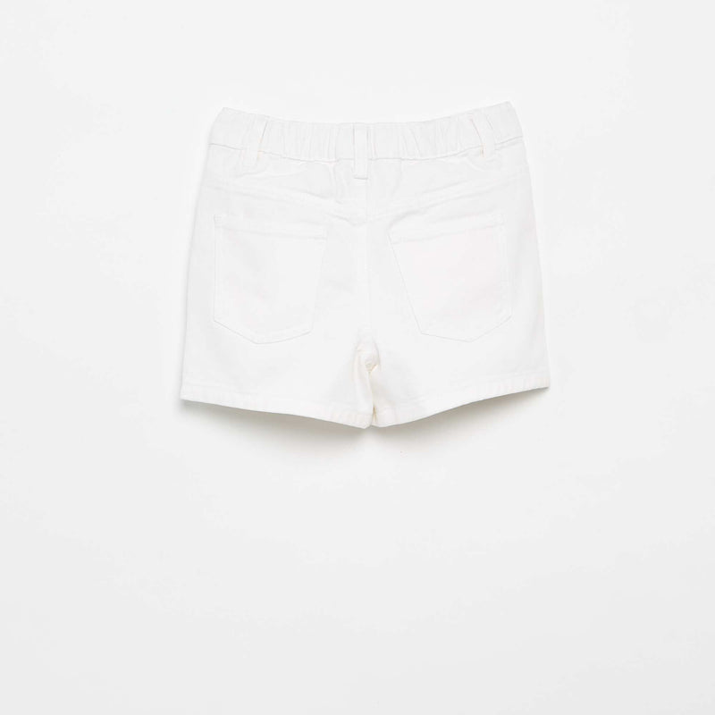 Short brodé en denim