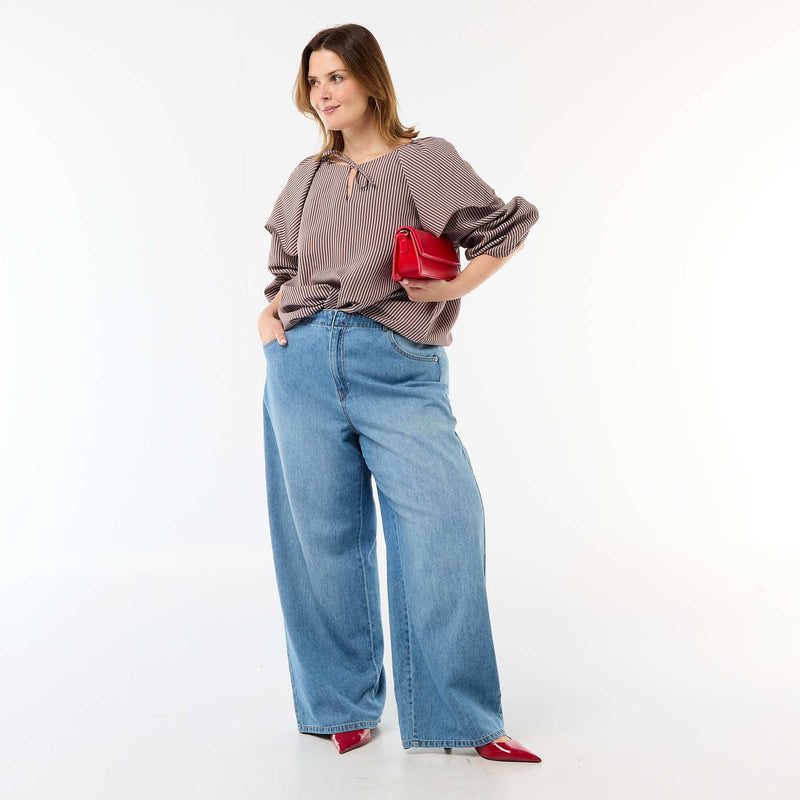 Blouse fluide à manches longues et large volant au col