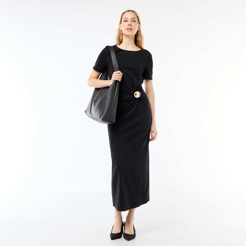Robe longue coupe drapée avec bijou