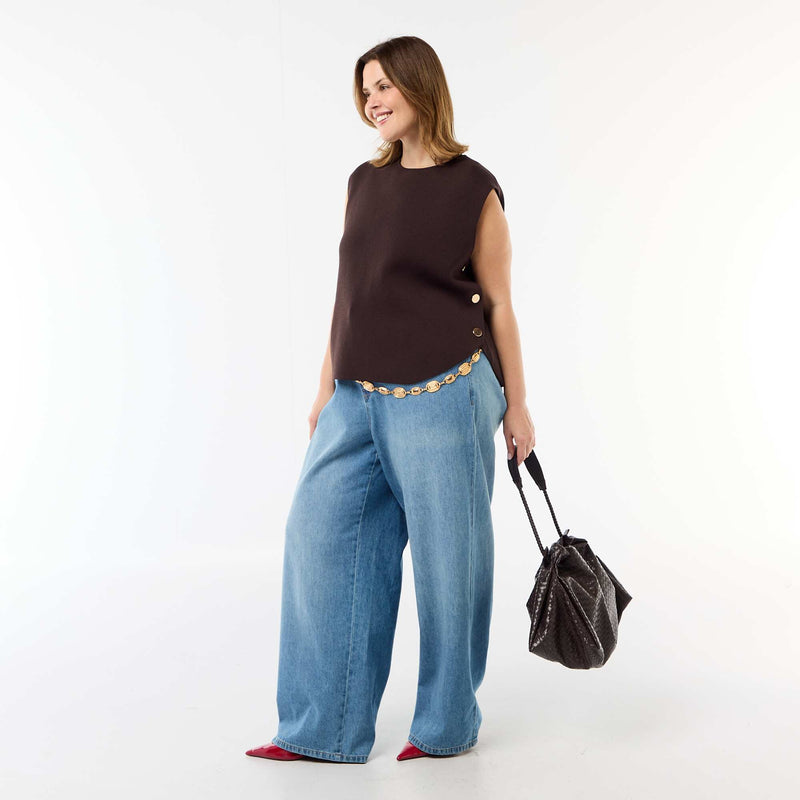 Pull sans manches avec boutons dorés sur côté