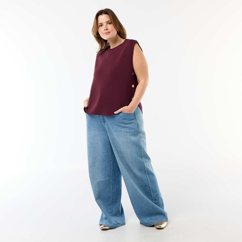 Pull sans manches avec boutons dorés sur côté