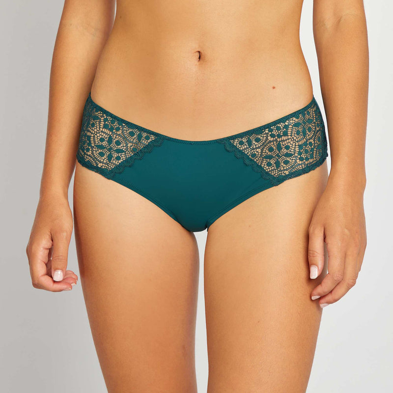Shorty micro et dentelle
