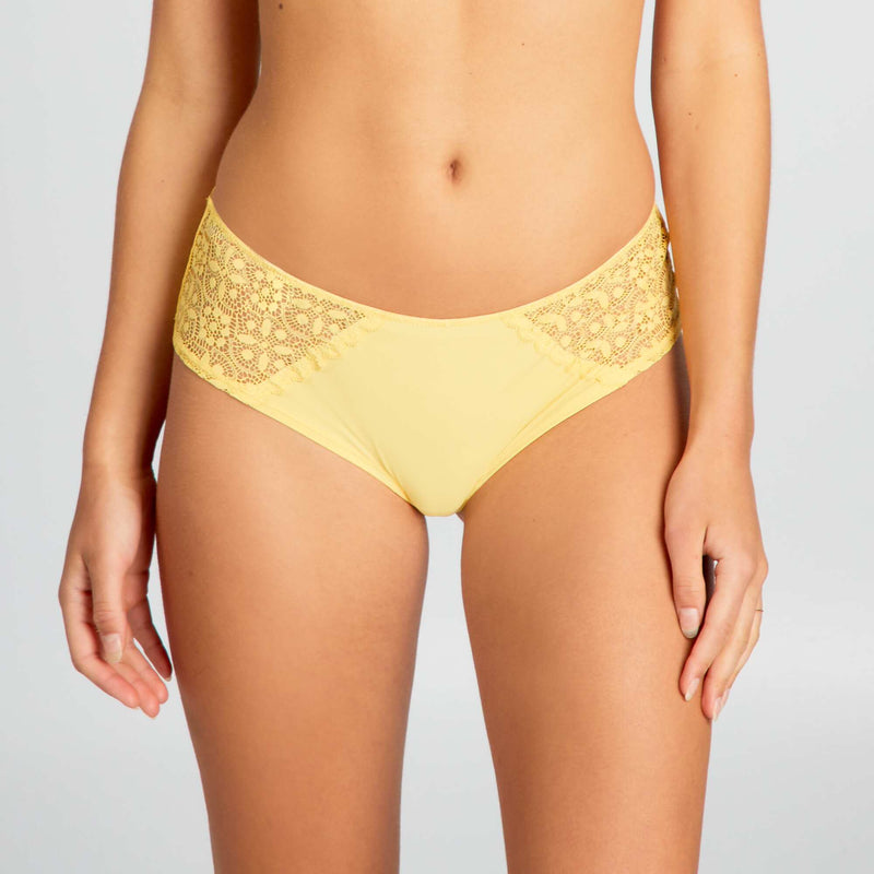 Shorty micro et dentelle