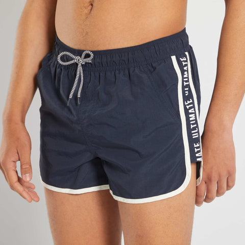 Short de bain raccourci