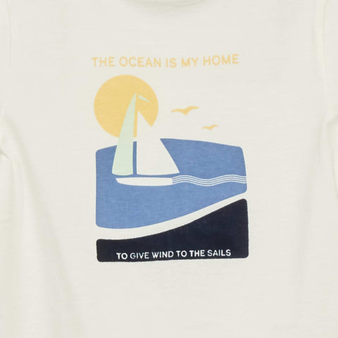 Tee-shirt message 'the ocean is my home'